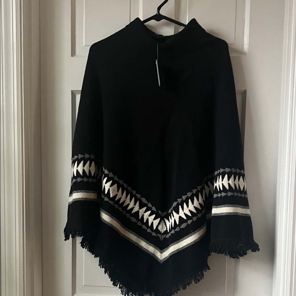 Pendelton NWT poncho size SM 
Lambswool
